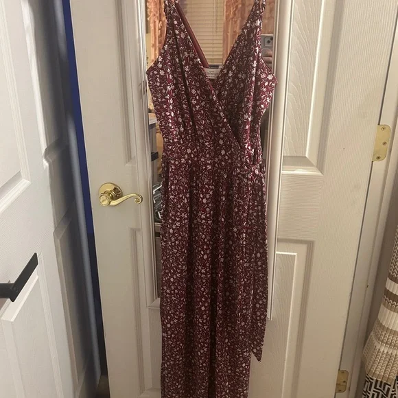 Kaileigh Burgundy Floral Jumpsuit Sz SM - Picture 2 of 6